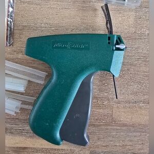 MicroStitch Tagging Gun in Green